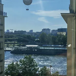View Sur La Seine Paris